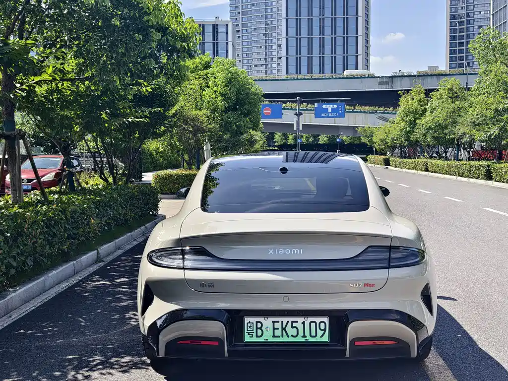 Xiaomi SU7 2025