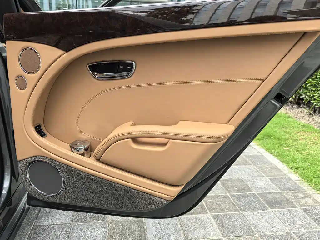 Bentley Mulsanne 2015 — фото 22
