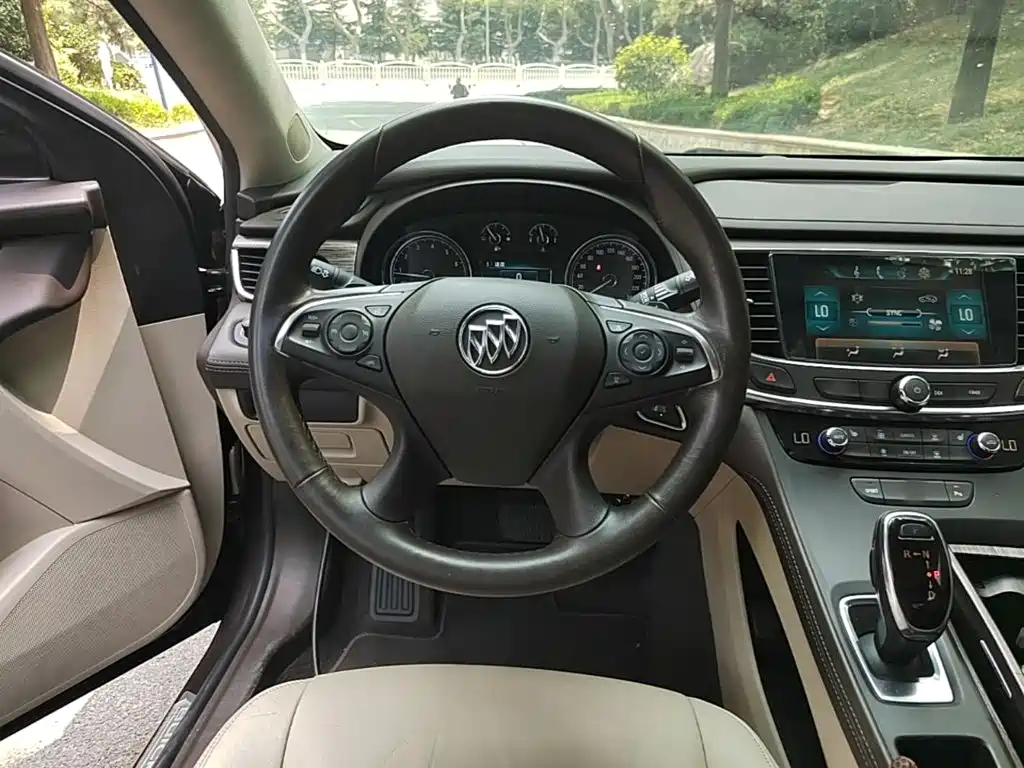 Buick LaCrosse 2017 — фото 11