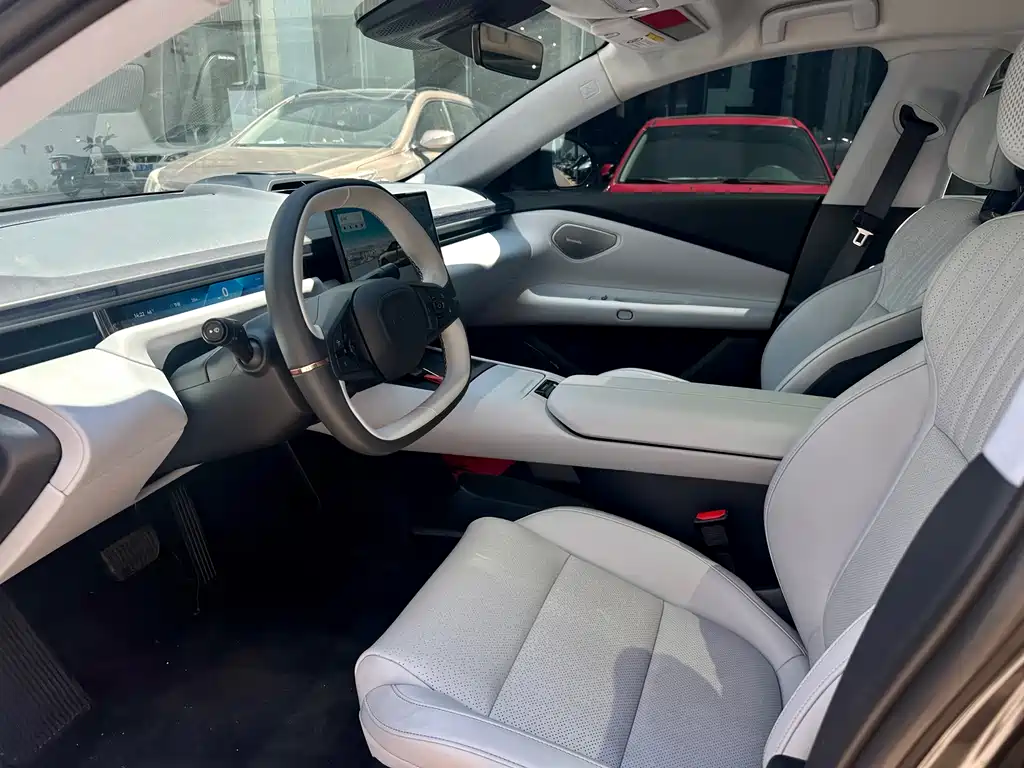 Lynk & Co Z10 2025