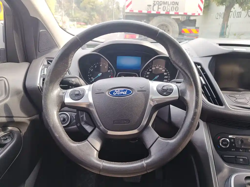 Ford Kuga 2016 — фото 16