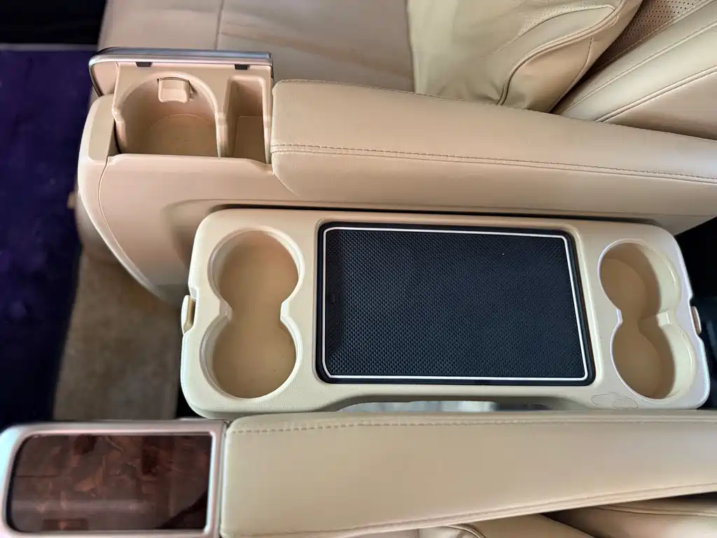 Toyota Alphard 2021 — фото 18