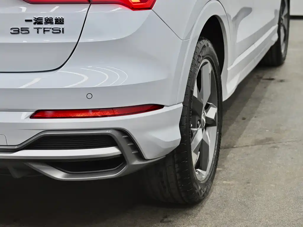 Audi Q3 2019 — фото 33