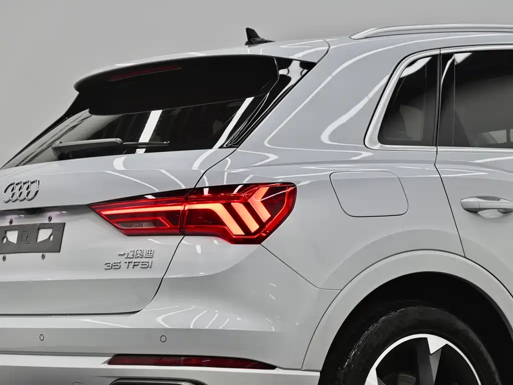 Audi Q3 2019 — фото 32