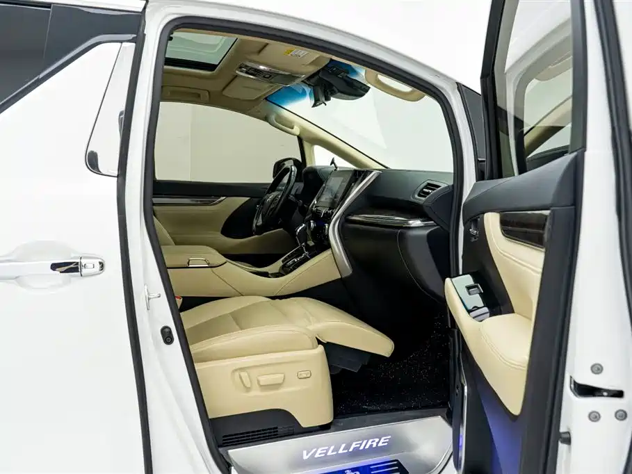 Toyota Vellfire 2021 — фото 18