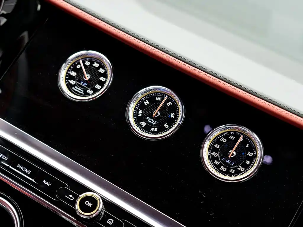 Bentley Continental 2021 — фото 15
