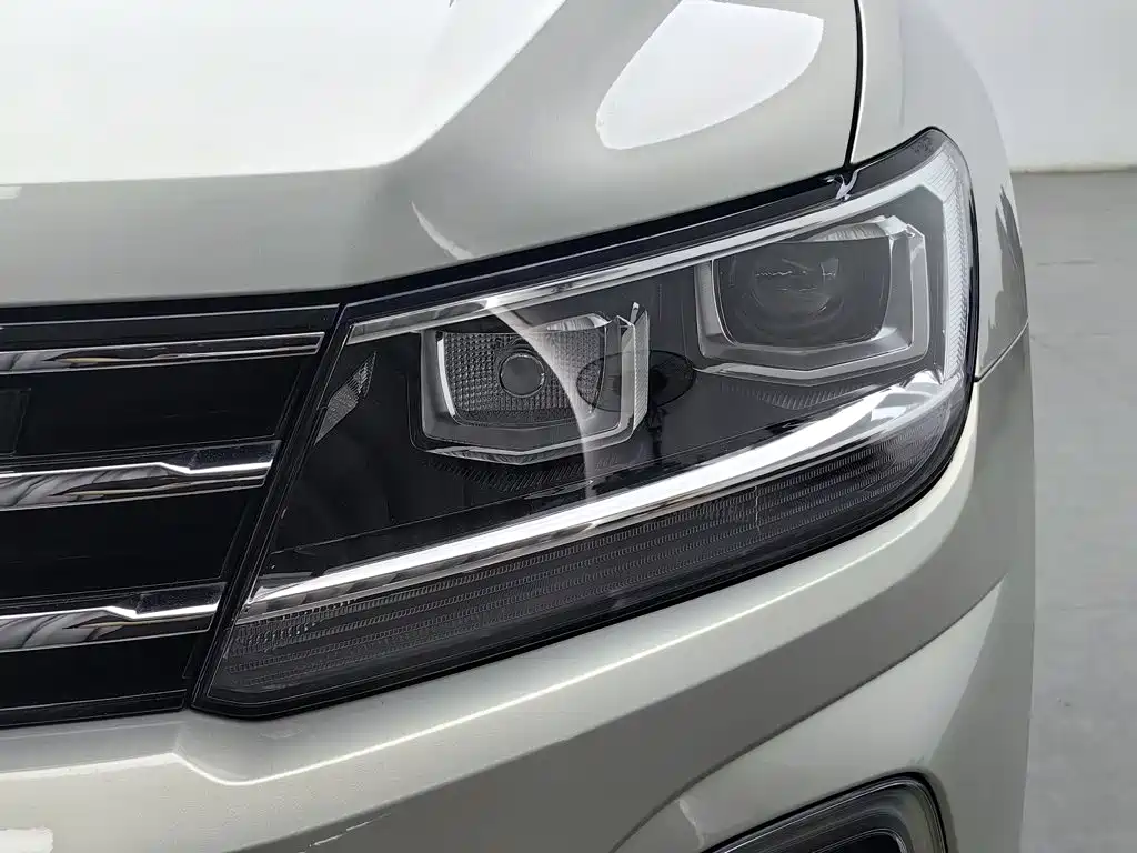 Volkswagen Tiguan L Plug-In Hybrid 2020 — фото 7