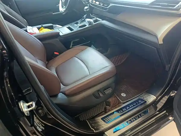Toyota Granvia 2023
