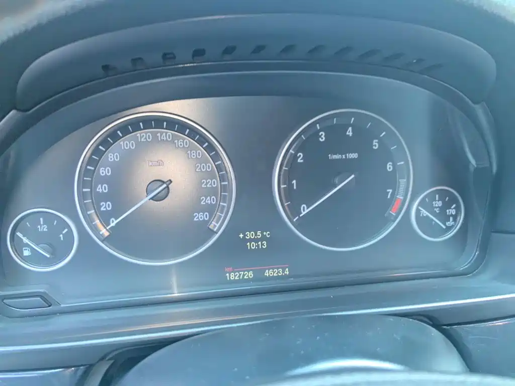 BMW 5 Series 2015 — фото 12