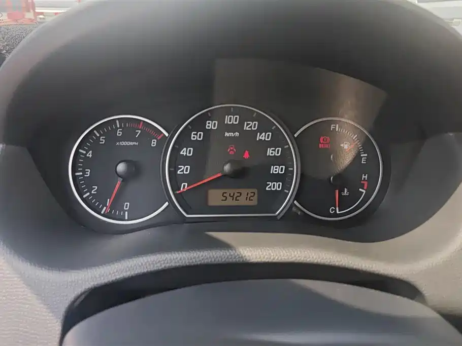 Suzuki Swift 2015 — фото 14
