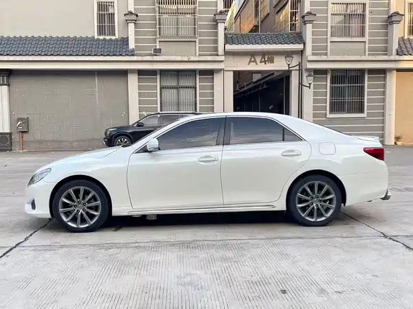 Toyota Reiz 2015