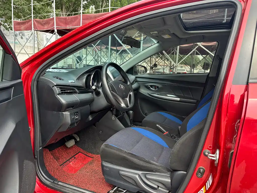 Toyota Yaris L 2018 — фото 10