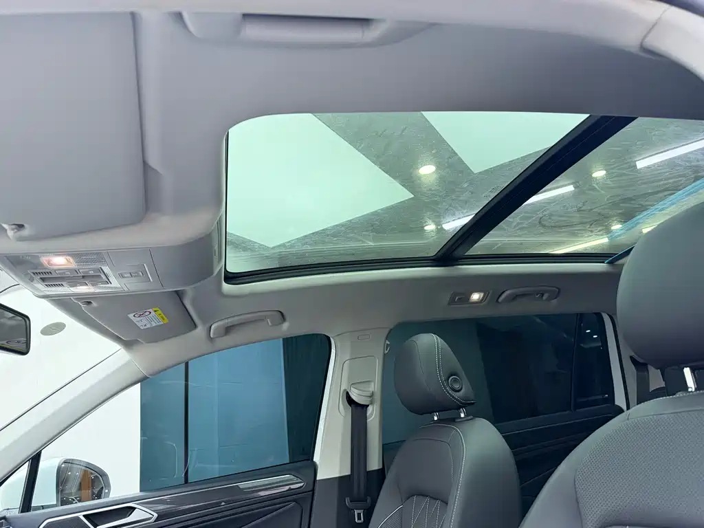 Volkswagen Tiguan L 2023 — фото 14