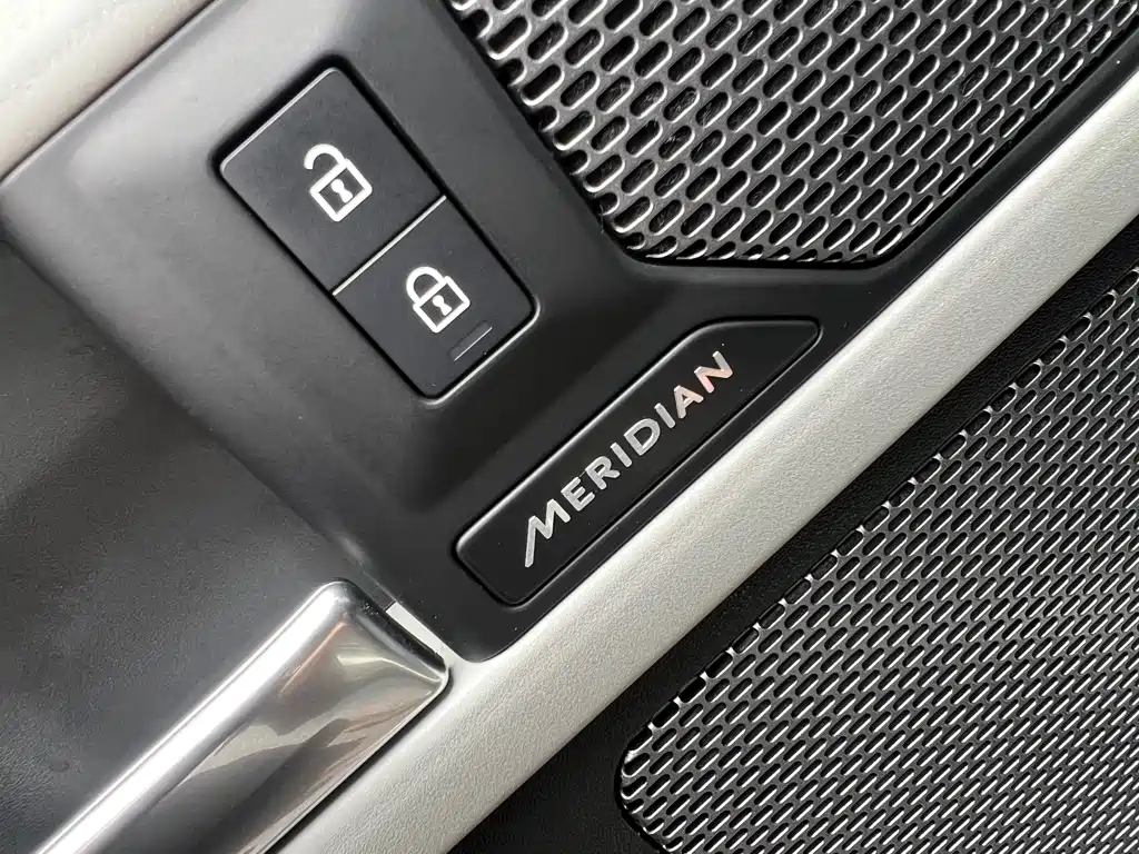 Land Rover Defender 2023 — фото 9