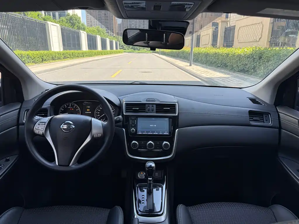 Nissan Tiida 2018 — фото 11