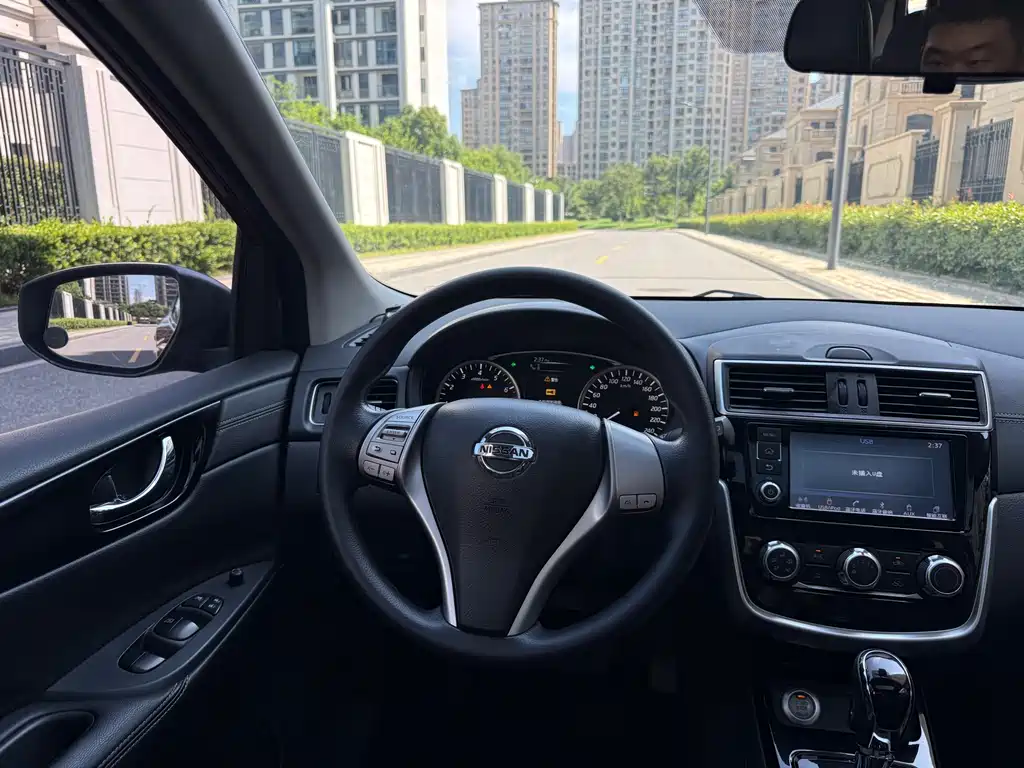 Nissan Tiida 2018 — фото 12