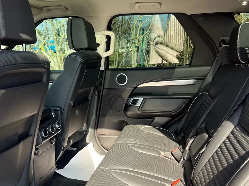 Land Rover Discovery 2017 — фото 10