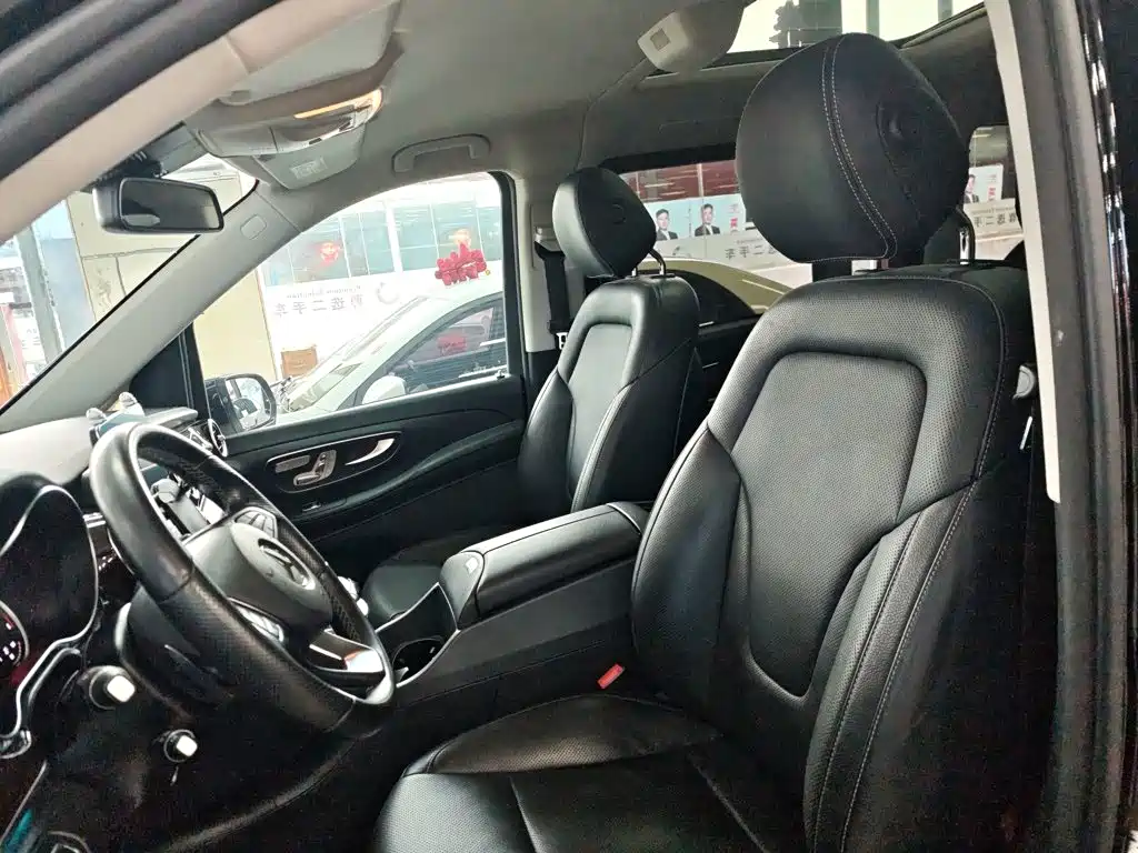 Mercedes-Benz V-Class 2018 — фото 10