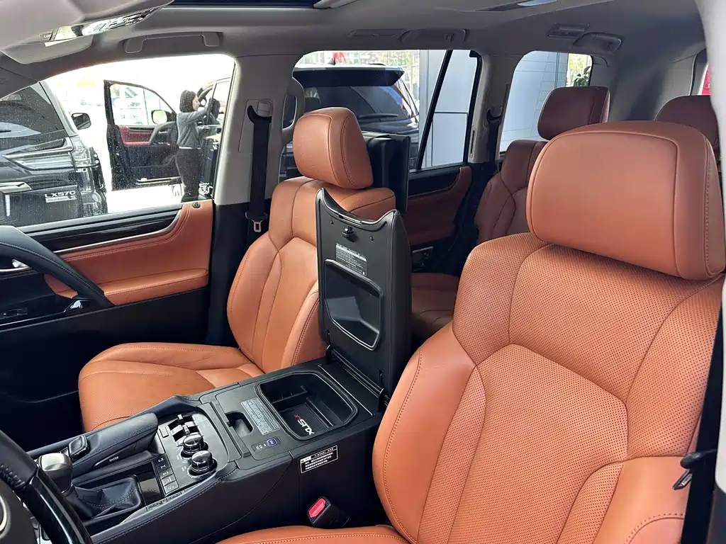 Lexus LX 2017 — фото 15