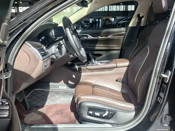 BMW 7 Series 2021