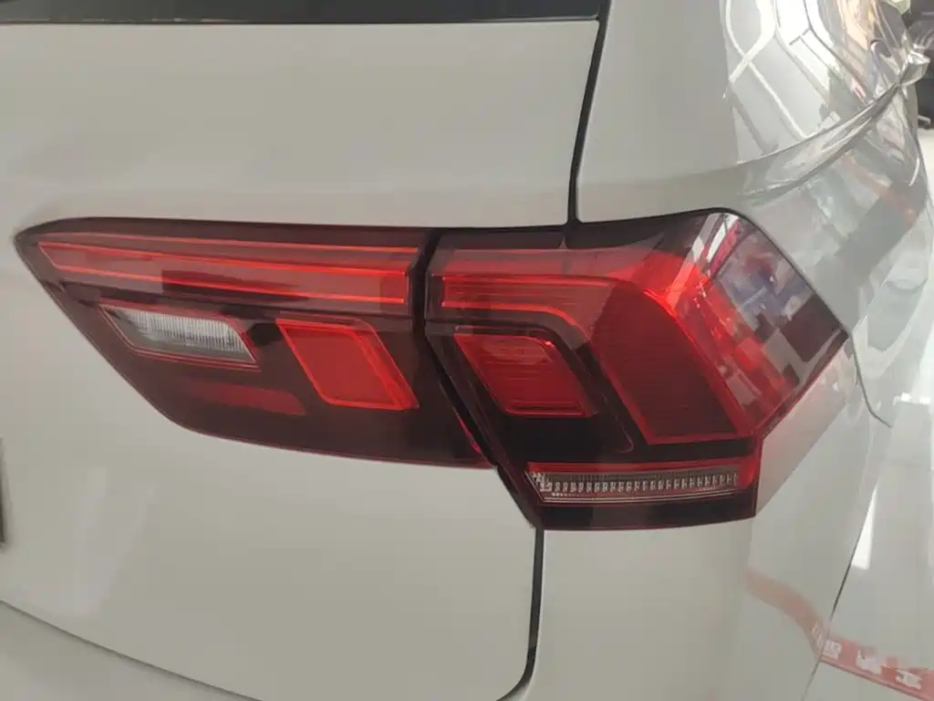 Volkswagen Tiguan L 2021 — фото 8
