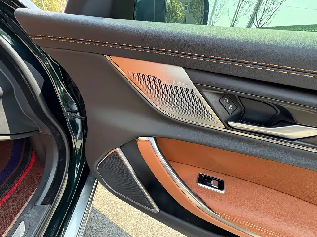 Jaguar XFL 2023 — фото 15