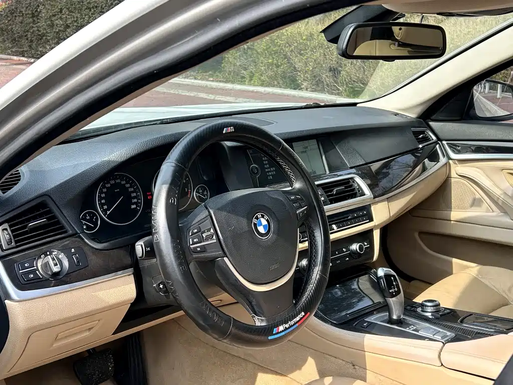 BMW 5 Series 2012 — фото 8