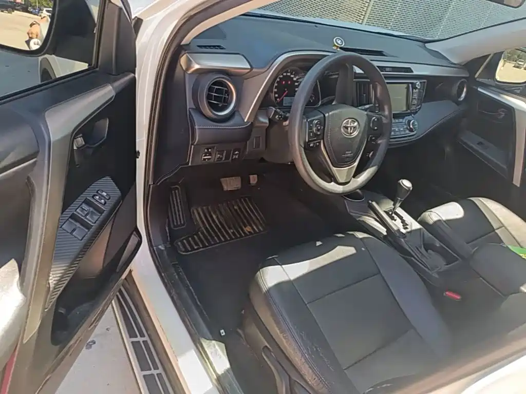 Toyota RAV4 2015 — фото 16