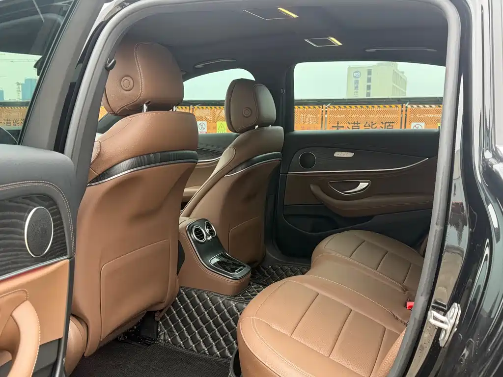 Mercedes-Benz E-Class 2022 — фото 12
