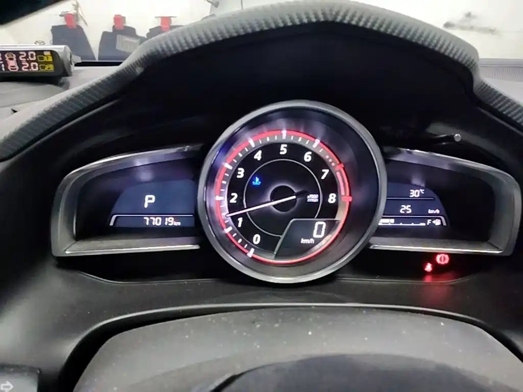 Mazda 3 Axela 2016 — фото 12