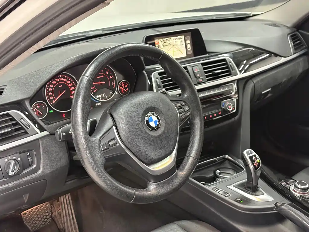 BMW 3 Series 2017 — фото 9