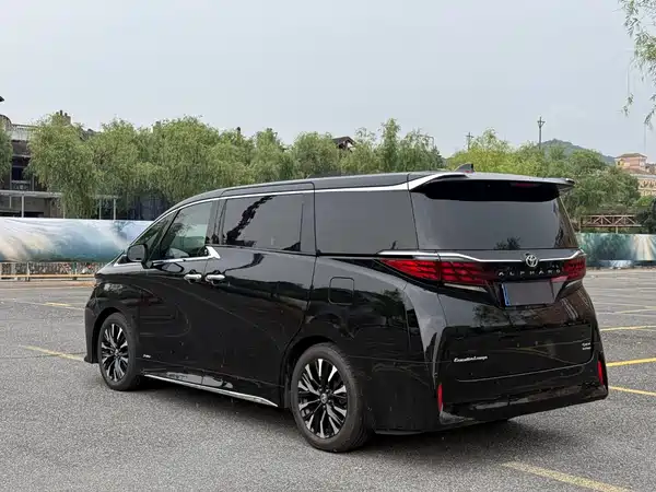 Toyota Alphard 2023