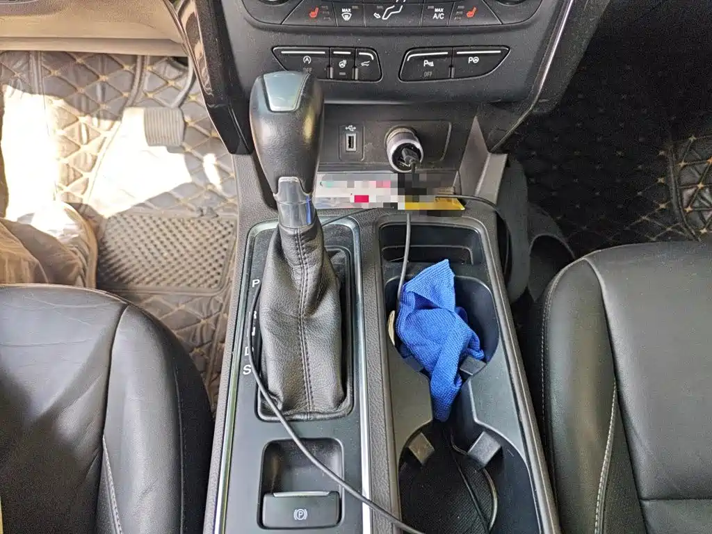 Ford Kuga 2016 — фото 11