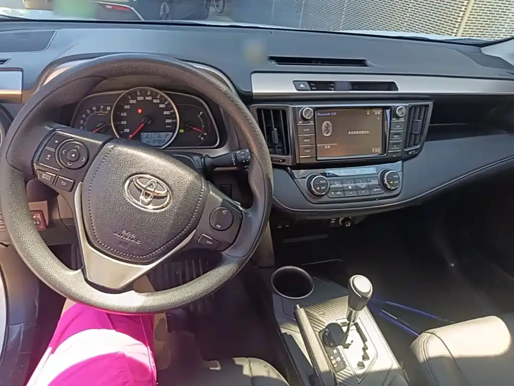 Toyota RAV4 2015 — фото 10