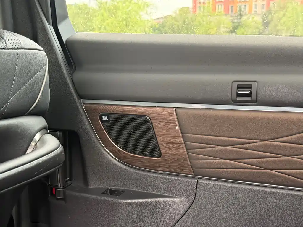 Toyota Vellfire 2023 — фото 19