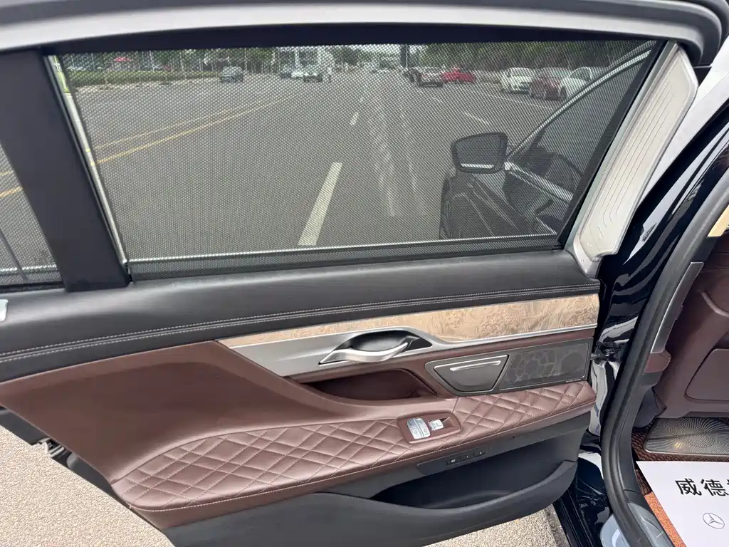 BMW 7 Series 2019 — фото 12