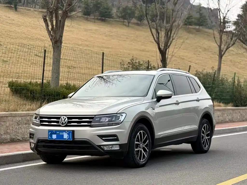 Volkswagen Tiguan L 2018 — фото 1