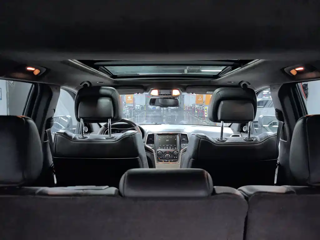 Jeep Grand Cherokee 2015 — фото 14