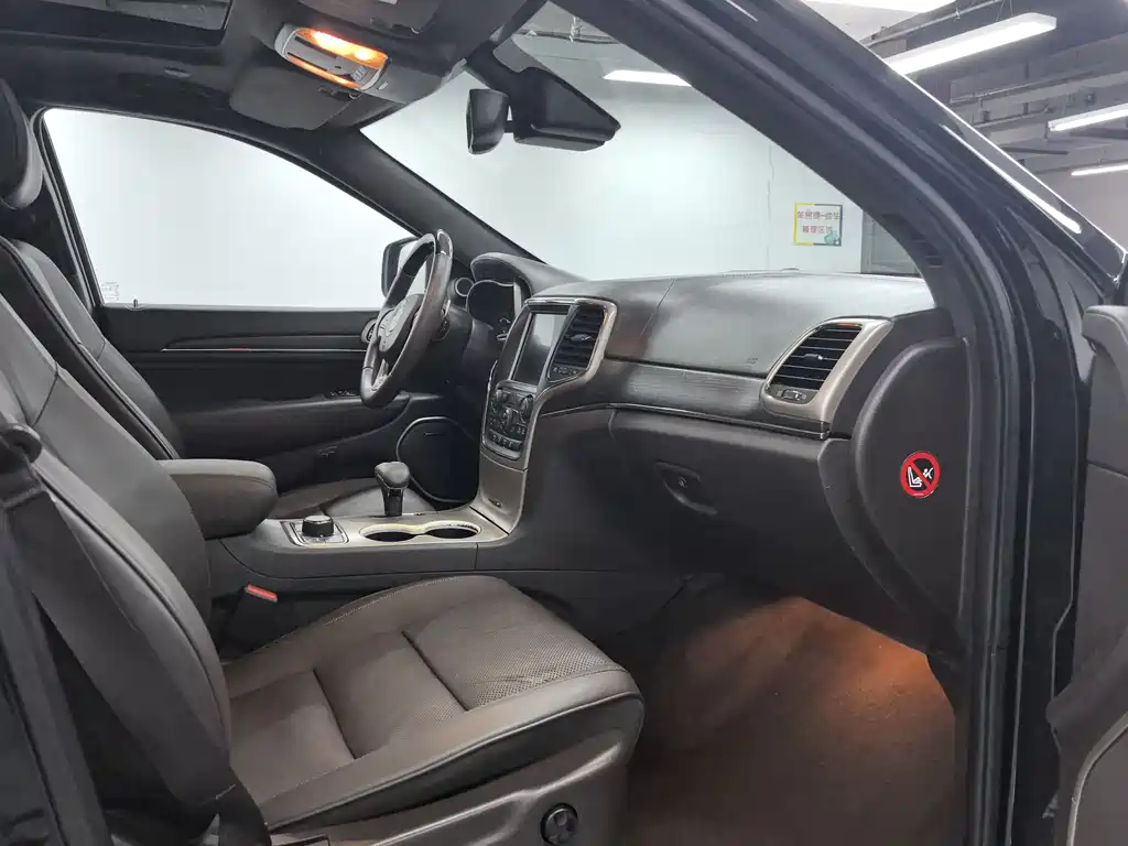Jeep Grand Cherokee 2015 — фото 5