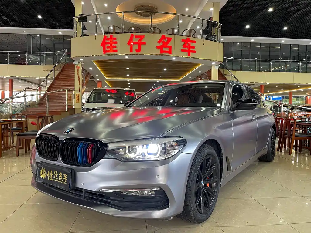 BMW 5 Series 2018 — фото 1