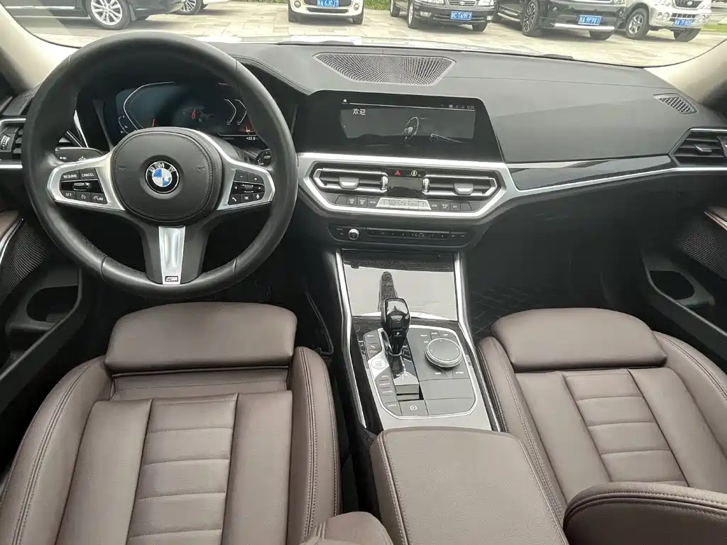 BMW 3 Series 2019 — фото 12