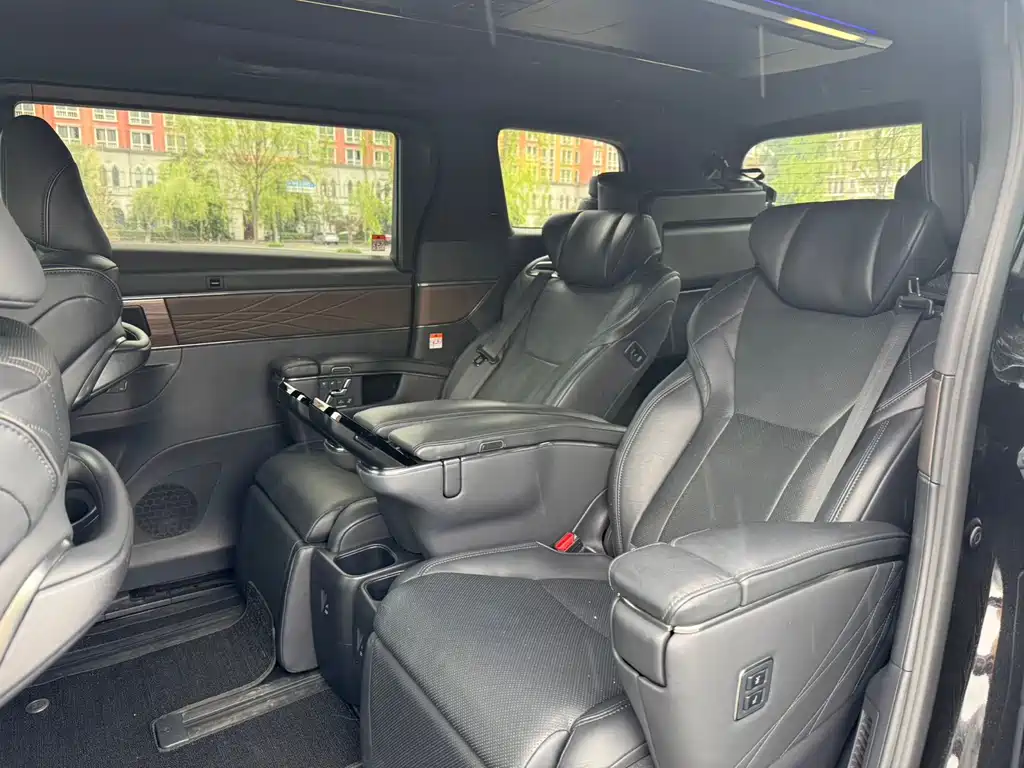 Toyota Vellfire 2023 — фото 14