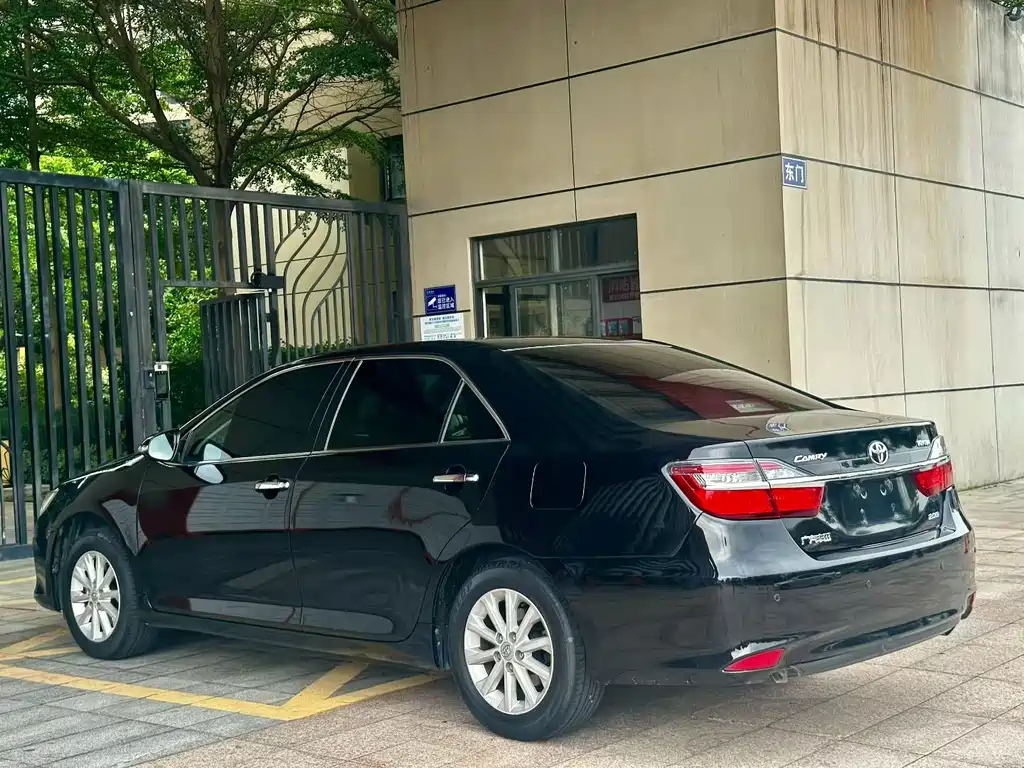 Toyota Camry 2016 — фото 9