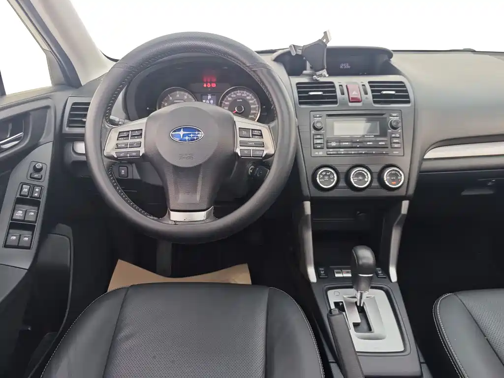 Subaru Forester 2015 — фото 21
