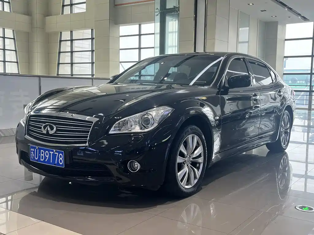 Infiniti Q70 2014