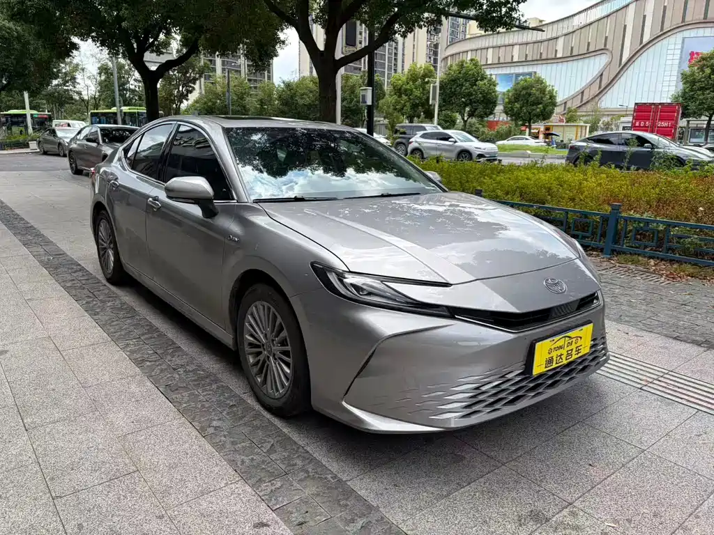 Toyota Camry 2025 — фото 3