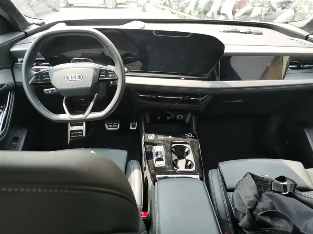 Audi Q6L e-tron 2025 — фото 16