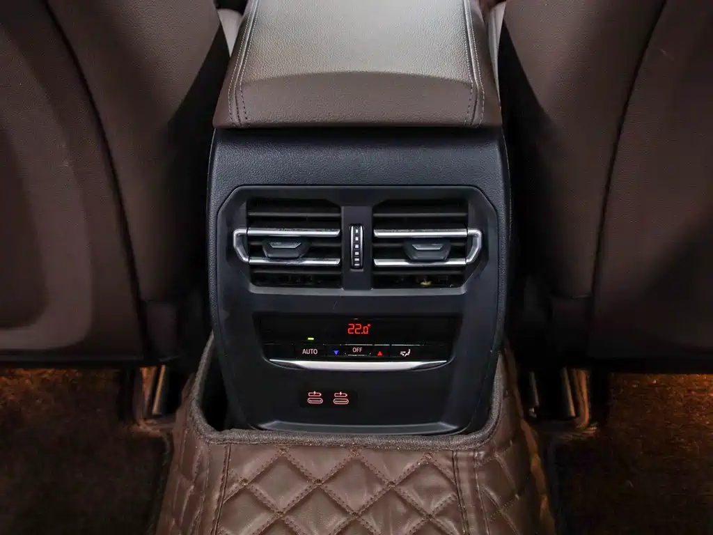 BMW 3 Series 2023 — фото 16