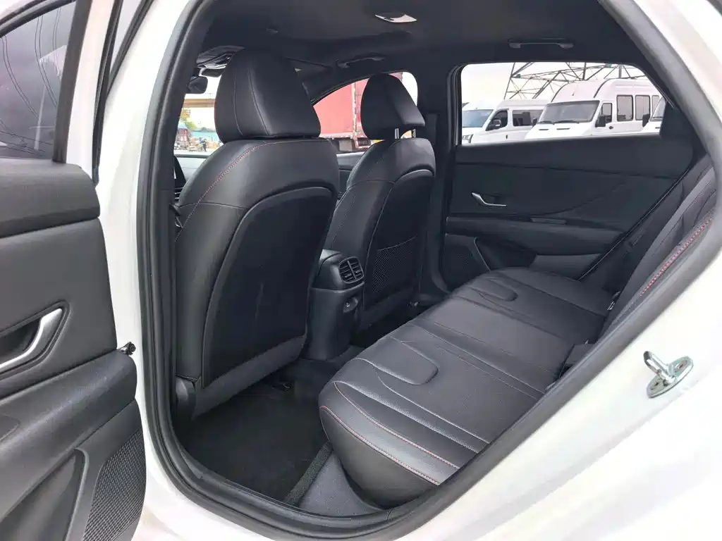Hyundai Elantra 2022