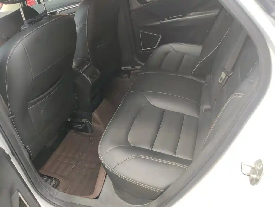 Geely Emgrand GS 2018 — фото 11